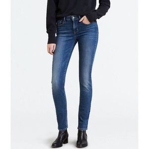 Levi’s Mid Rise Skinny Jean